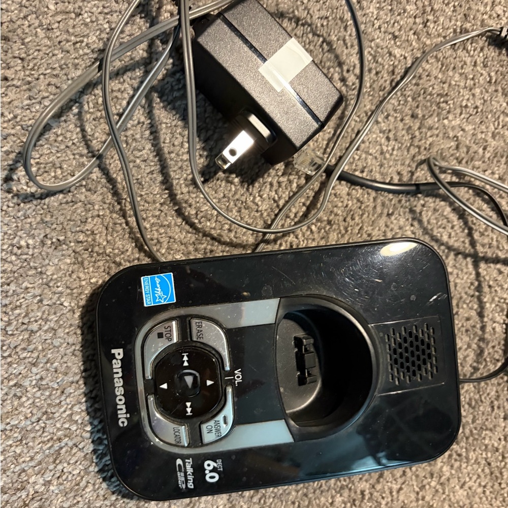 Panasonic Black Cordless Phone Set with Base and 3 remote u it’s - Chargers incl - Picture 5 of 12